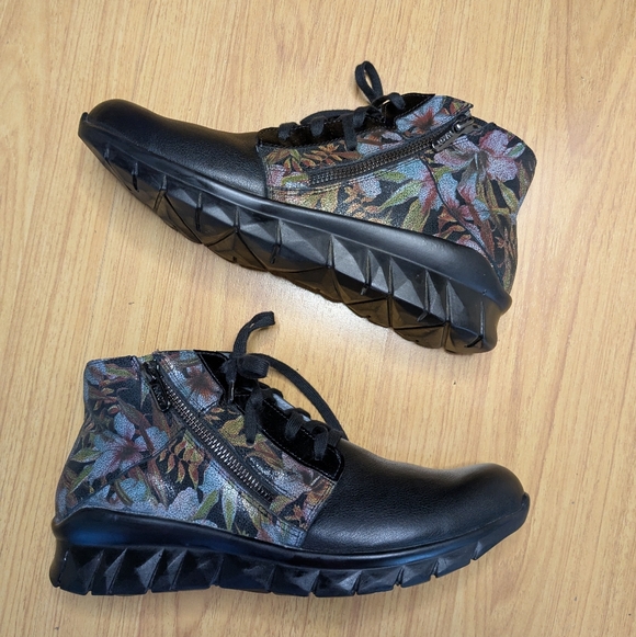 Naot Polaris Floral Leather Side Zip Ankle Boot Sneaker Size 40 US 9 - Picture 6 of 10